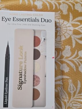 Eye Essentials Duo Signature Look Eyeshadow Palette - Neutral Tones